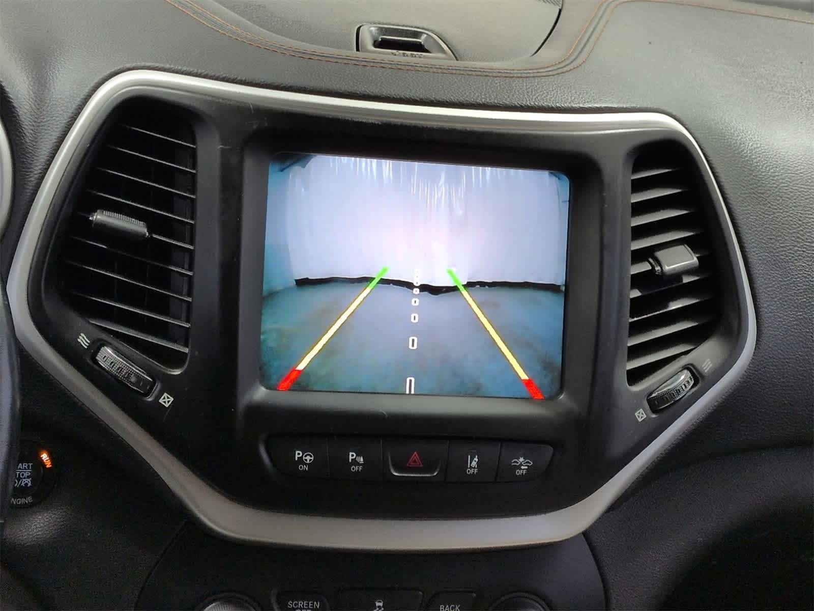 Thumbnail: 2016 Jeep Cherokee - 29