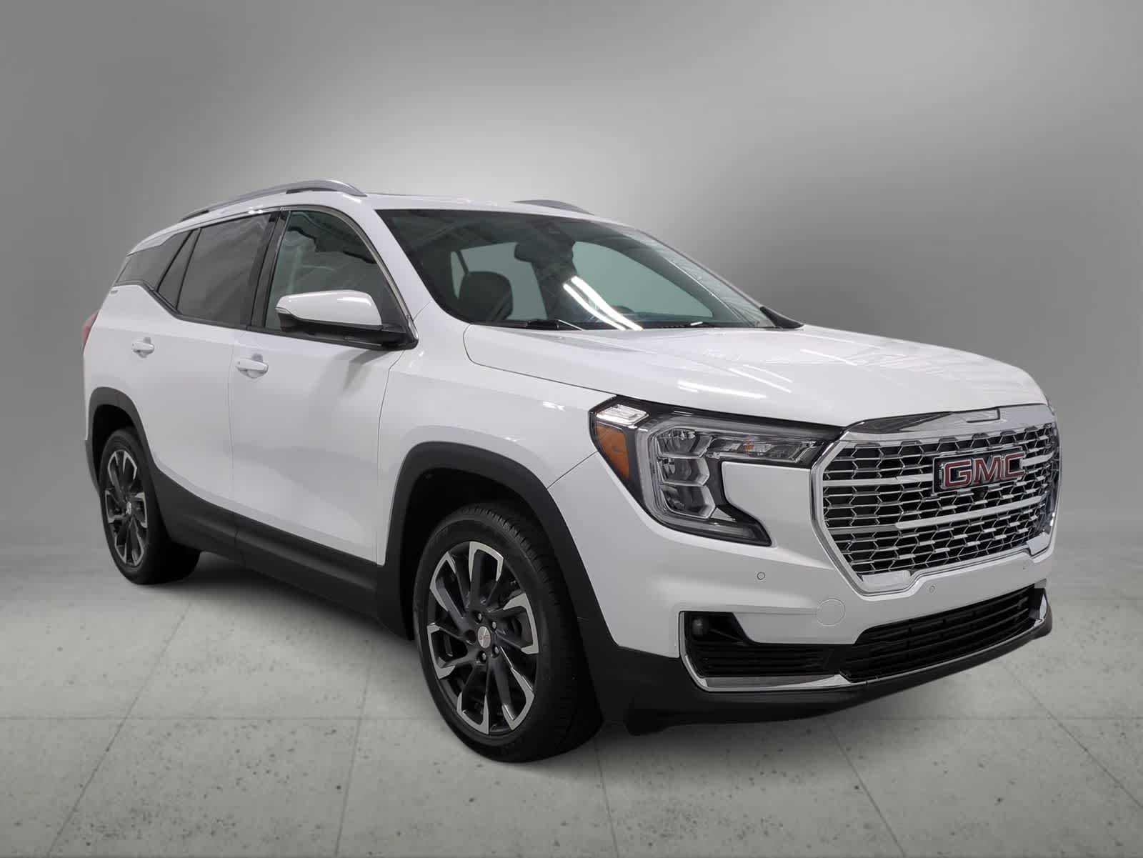 Used 2022 GMC Terrain SLT with VIN 3GKALPEV0NL298878 for sale in Farmington, MI