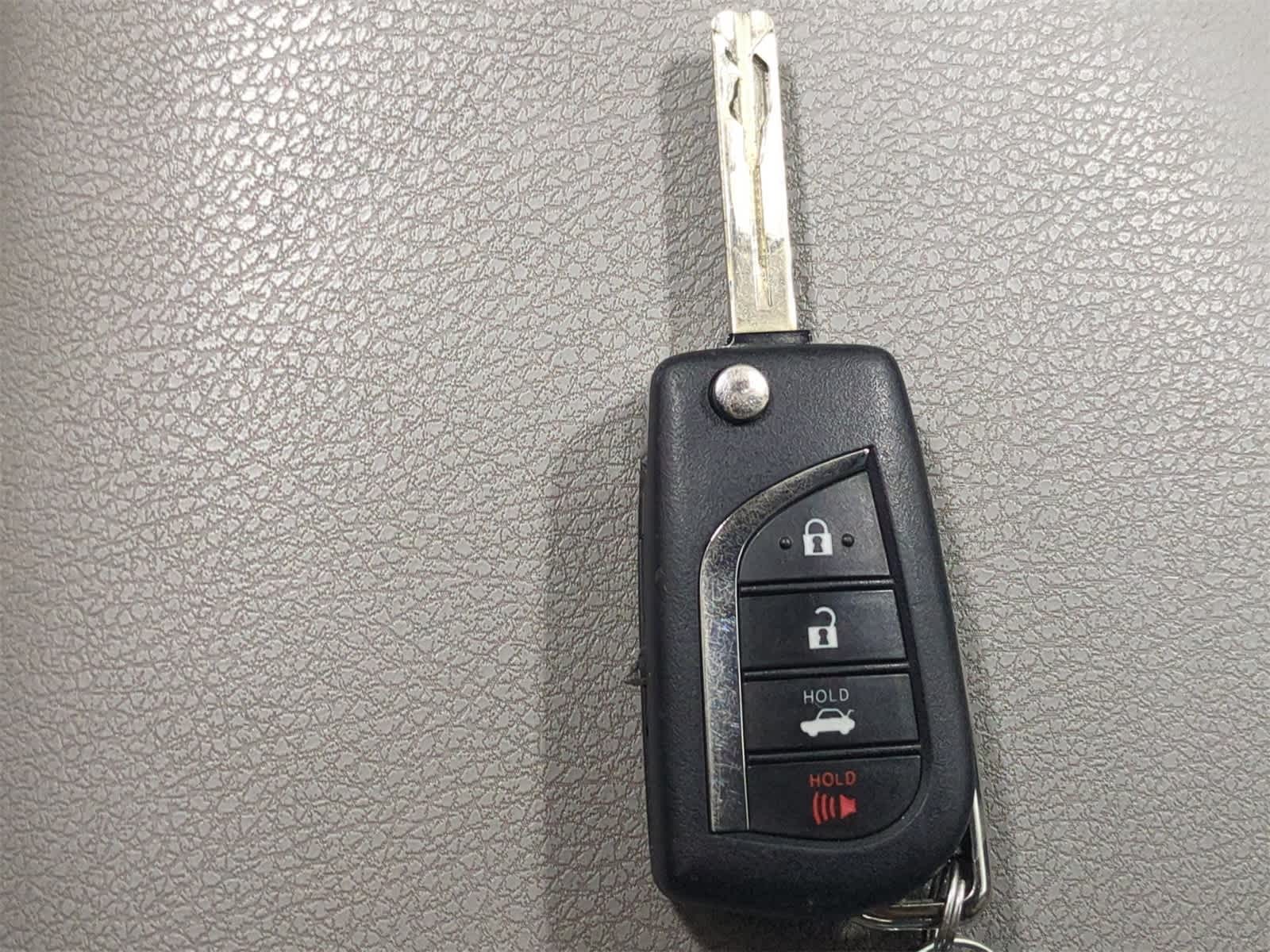 Thumbnail: 2021 Toyota Camry - 32