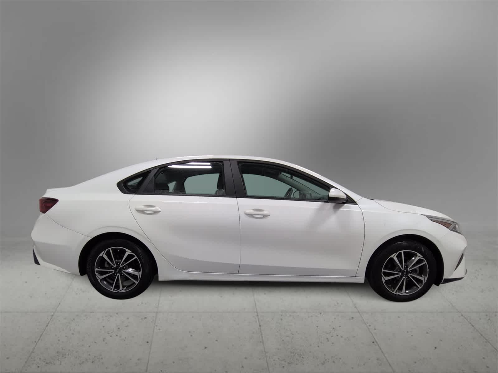 Thumbnail: 2023 Kia Forte - 9