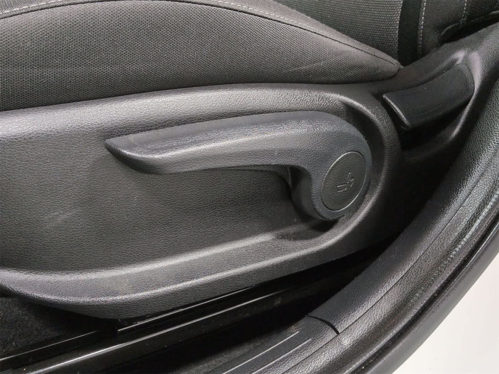 Thumbnail: 2023 Kia Forte - 18