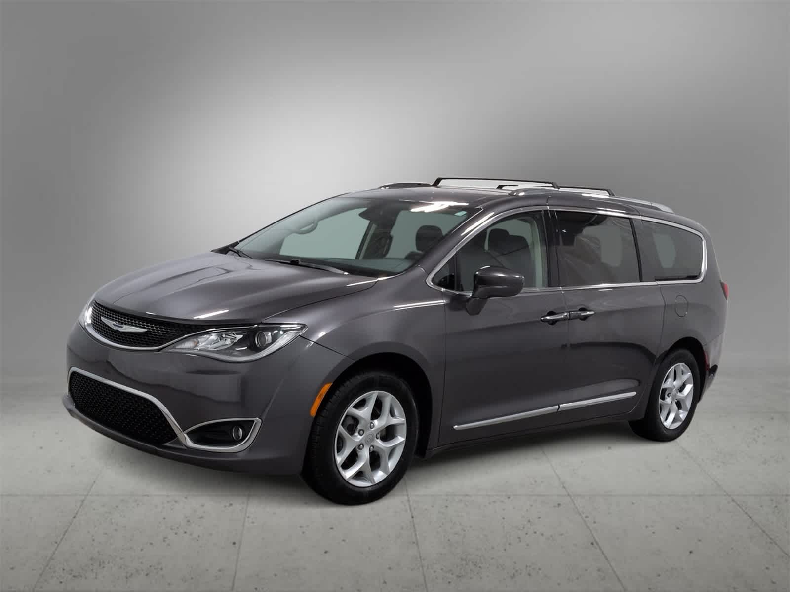 Thumbnail: 2018 Chrysler Pacifica - 4