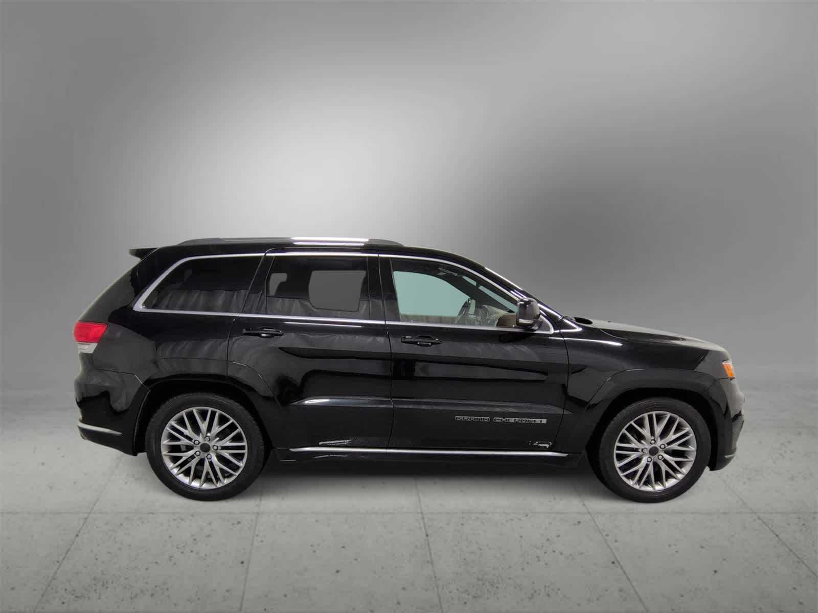 Thumbnail: 2017 Jeep Grand Cherokee - 9