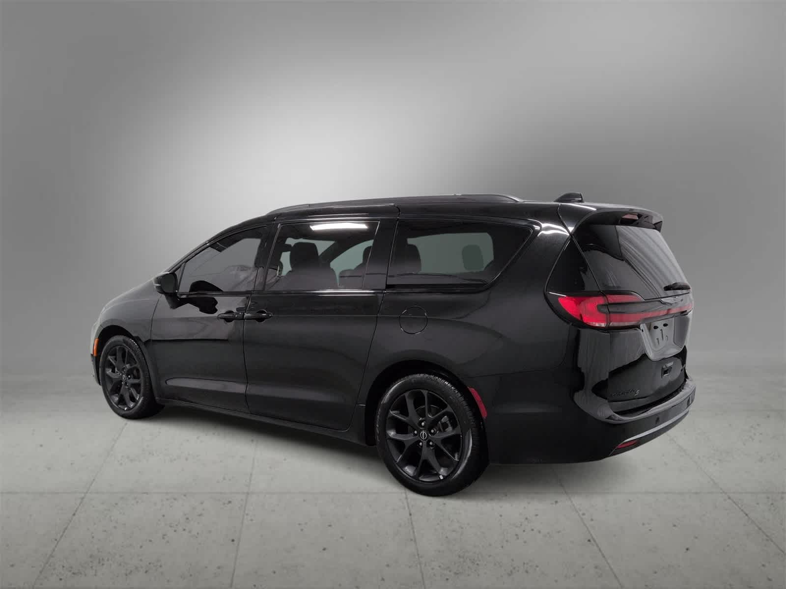 Thumbnail: 2025 Chrysler Pacifica - 6