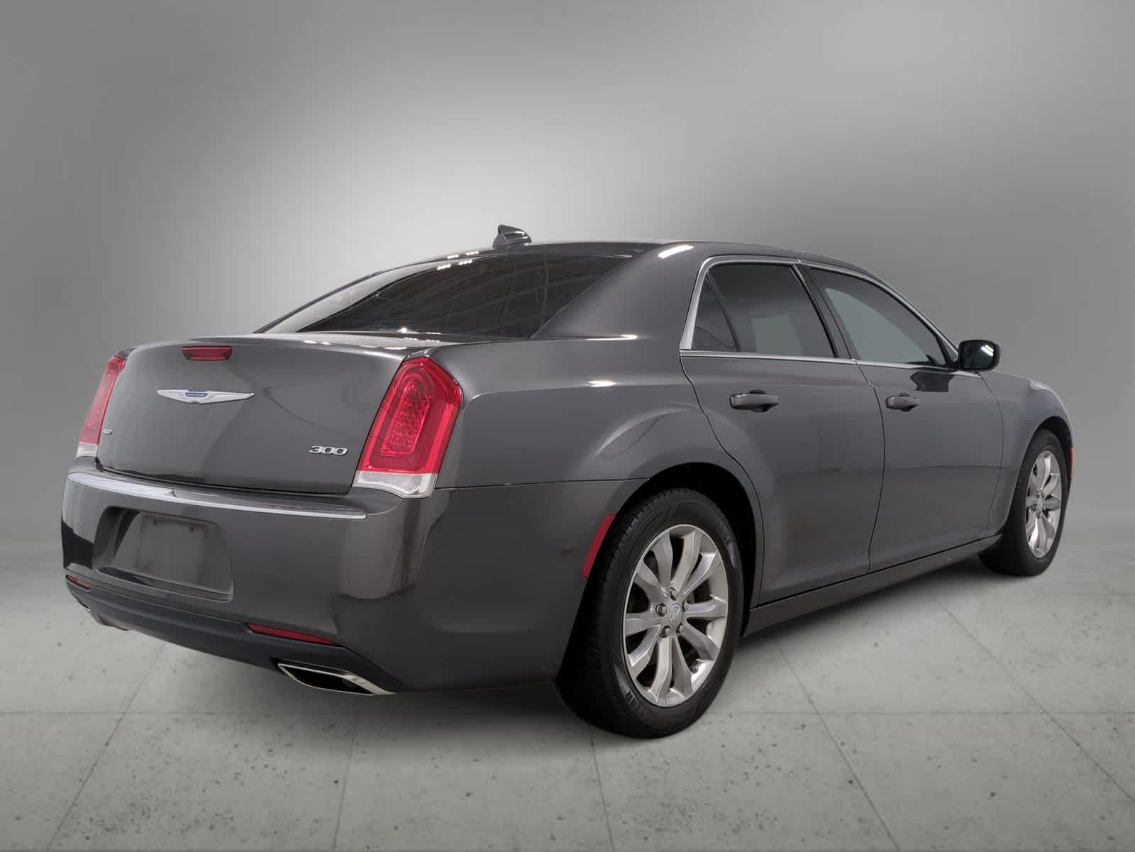 Thumbnail: 2022 Chrysler 300 - 8