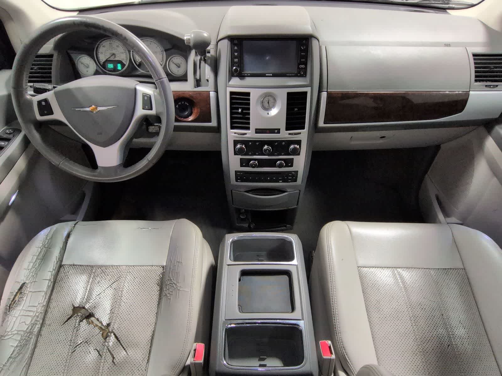 Thumbnail: 2009 Chrysler Town & Country - 15