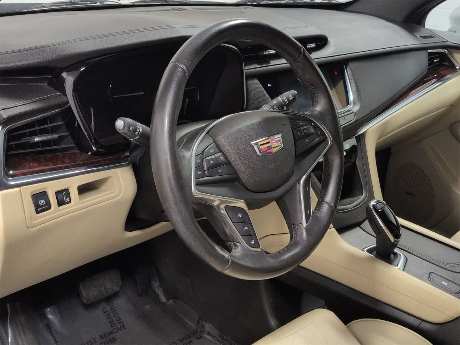 Thumbnail: 2017 Cadillac XT5 - 10