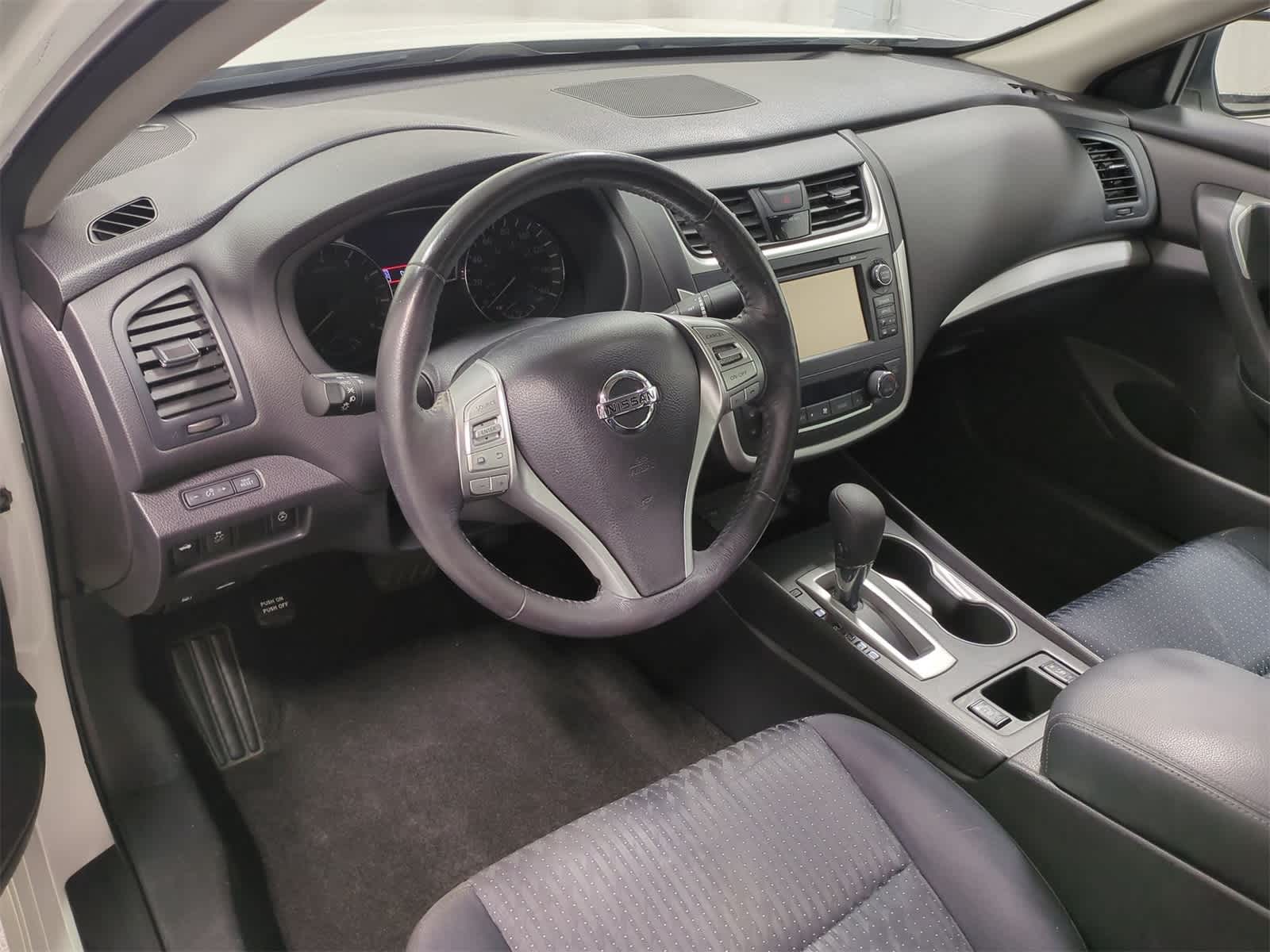 Thumbnail: 2016 Nissan Altima - 10