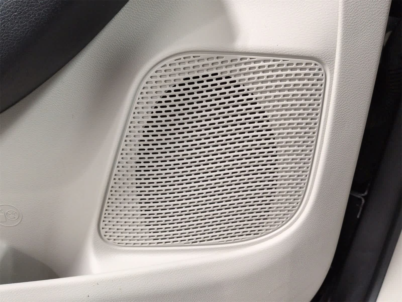 Thumbnail: 2018 Chrysler Pacifica - 30