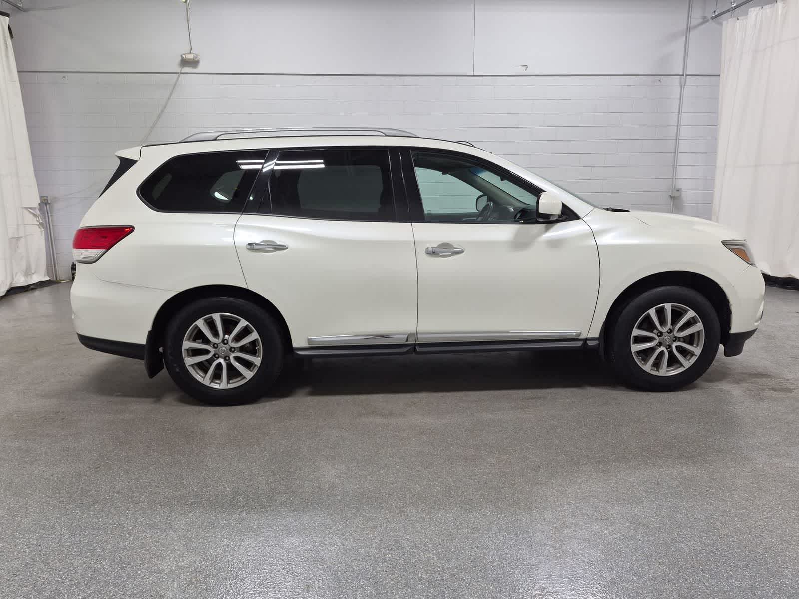 Thumbnail: 2015 Nissan Pathfinder - 15