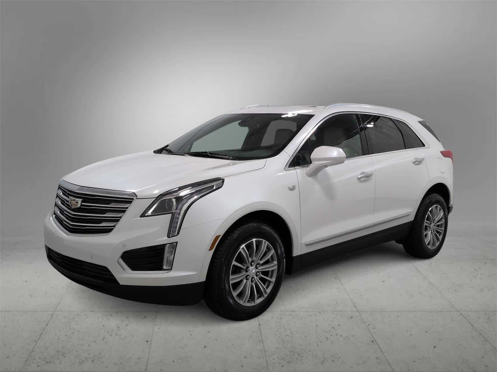 Used 2017 Cadillac XT5 Luxury with VIN 1GYKNBRSXHZ194774 for sale in Farmington, MI
