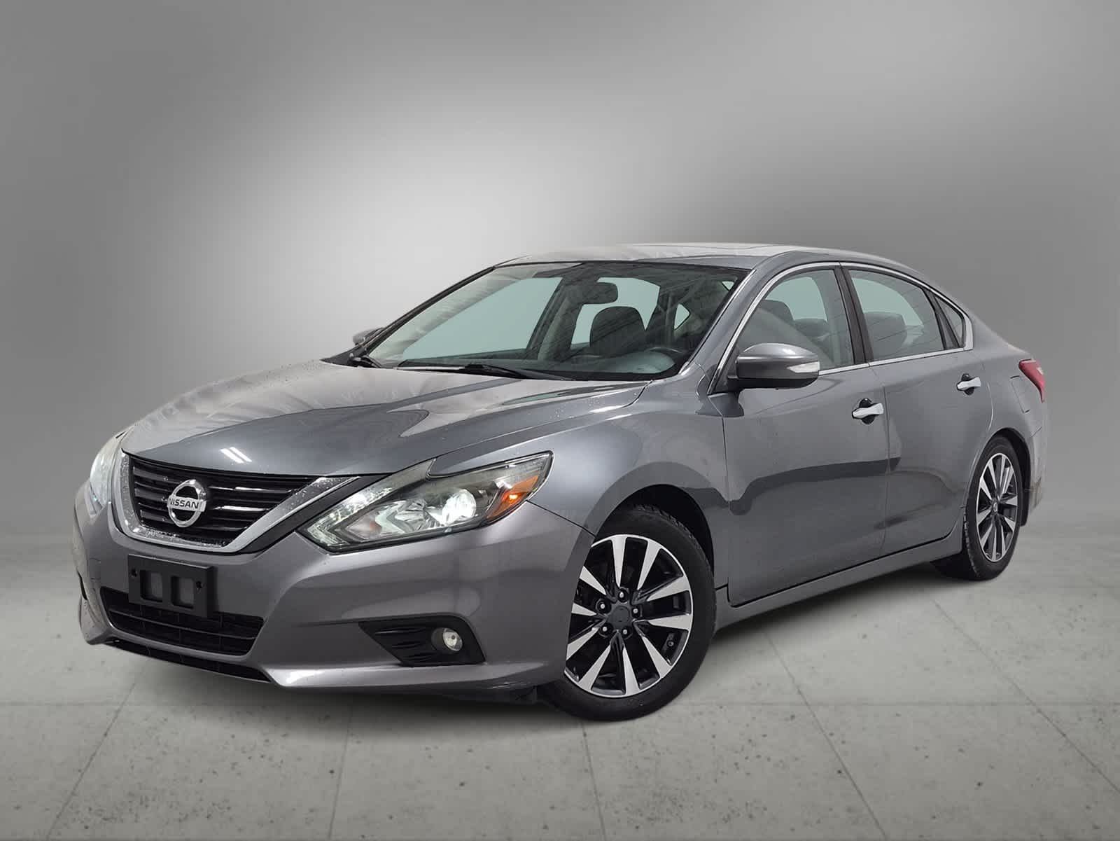 Used 2017 Nissan Altima SL with VIN 1N4AL3AP1HN314771 for sale in Farmington, MI