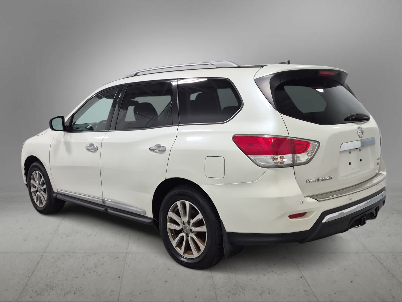 Thumbnail: 2015 Nissan Pathfinder - 6