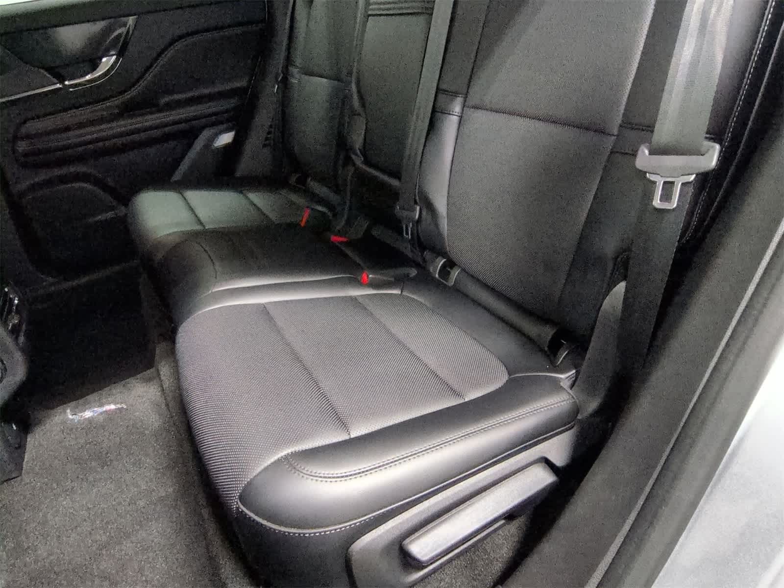 Thumbnail: 2023 Lincoln Corsair - 12