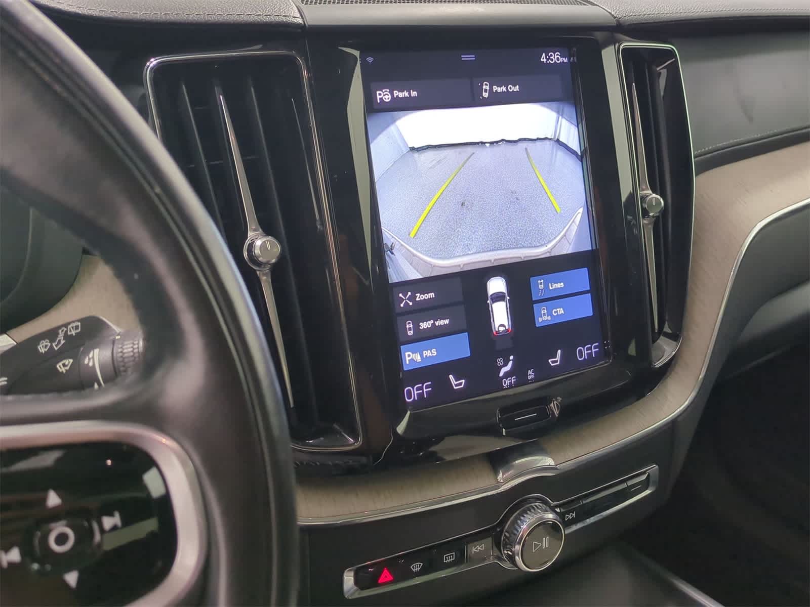 Thumbnail: 2018 Volvo XC60 - 29