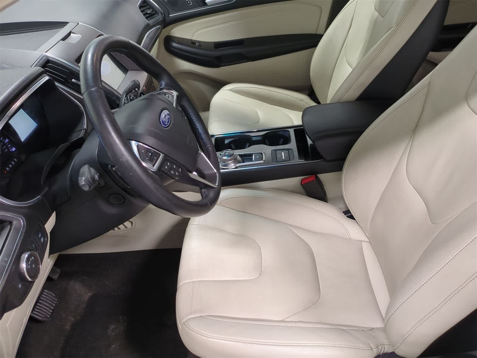 Thumbnail: 2020 Ford Edge - 17