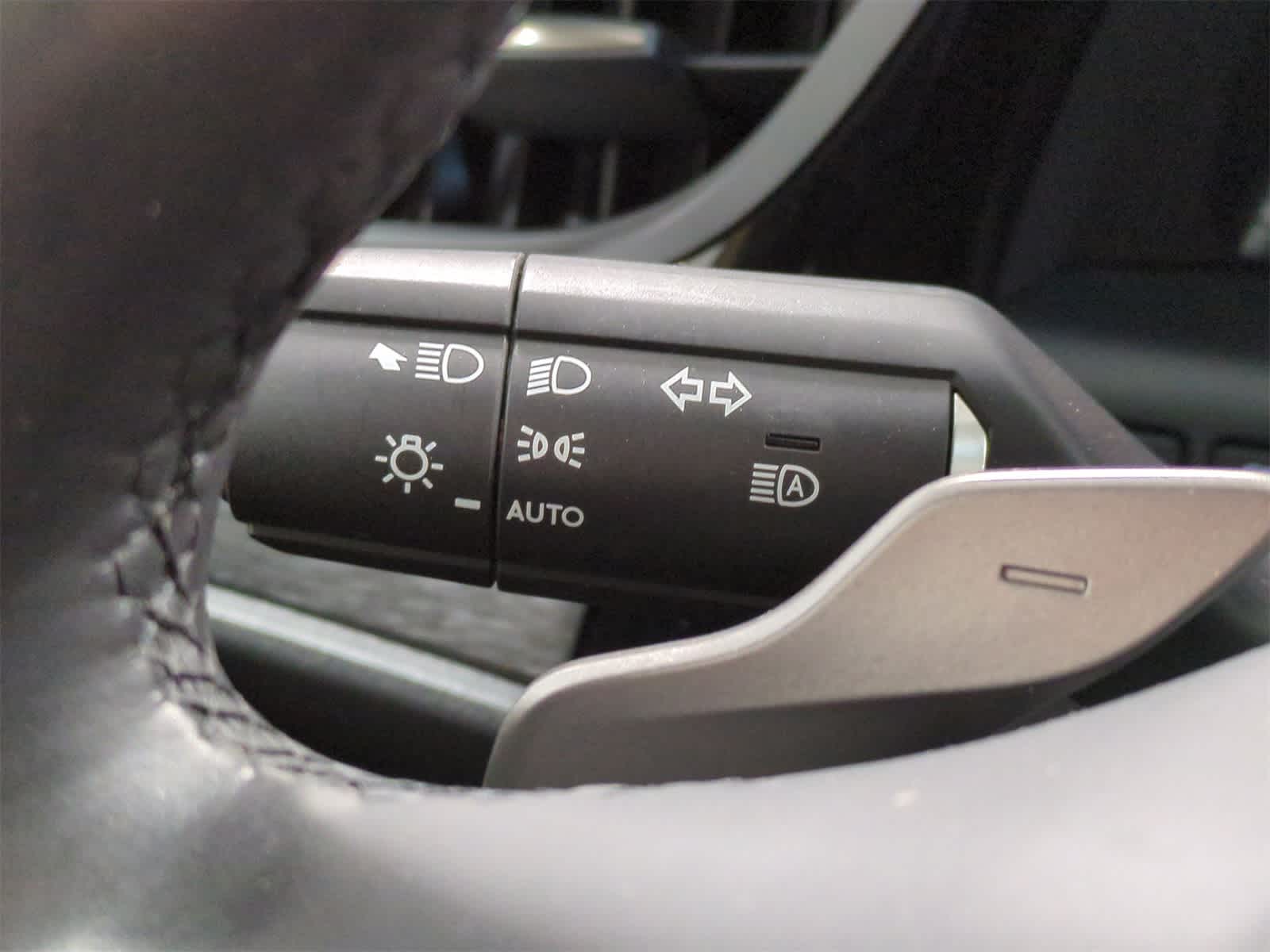 Thumbnail: 2023 Lexus ES - 29