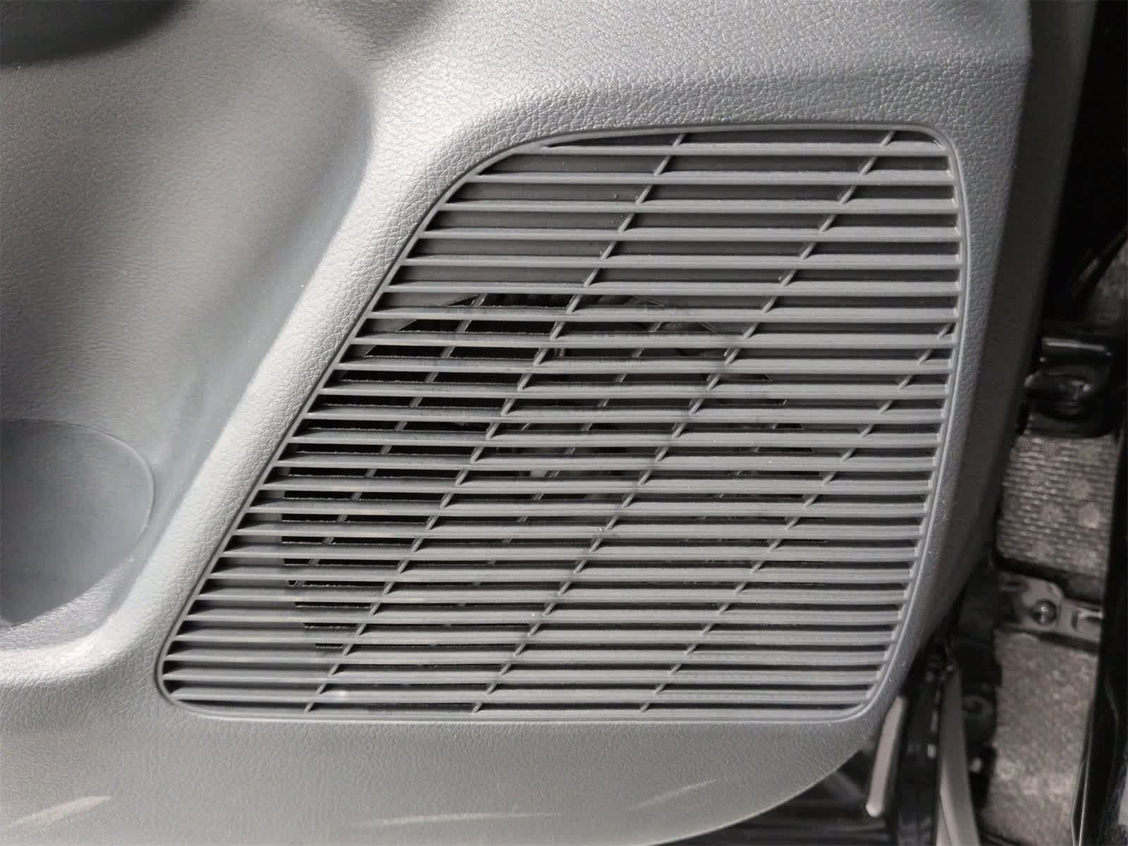 Thumbnail: 2026 Nissan Kicks - 32