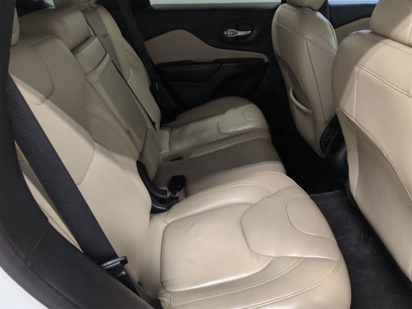 Thumbnail: 2016 Jeep Cherokee - 21