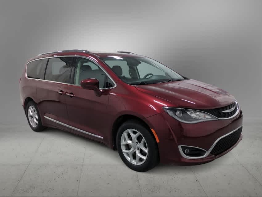 Used 2018 Chrysler Pacifica Touring L Plus with VIN 2C4RC1EGXJR104738 for sale in Farmington, MI