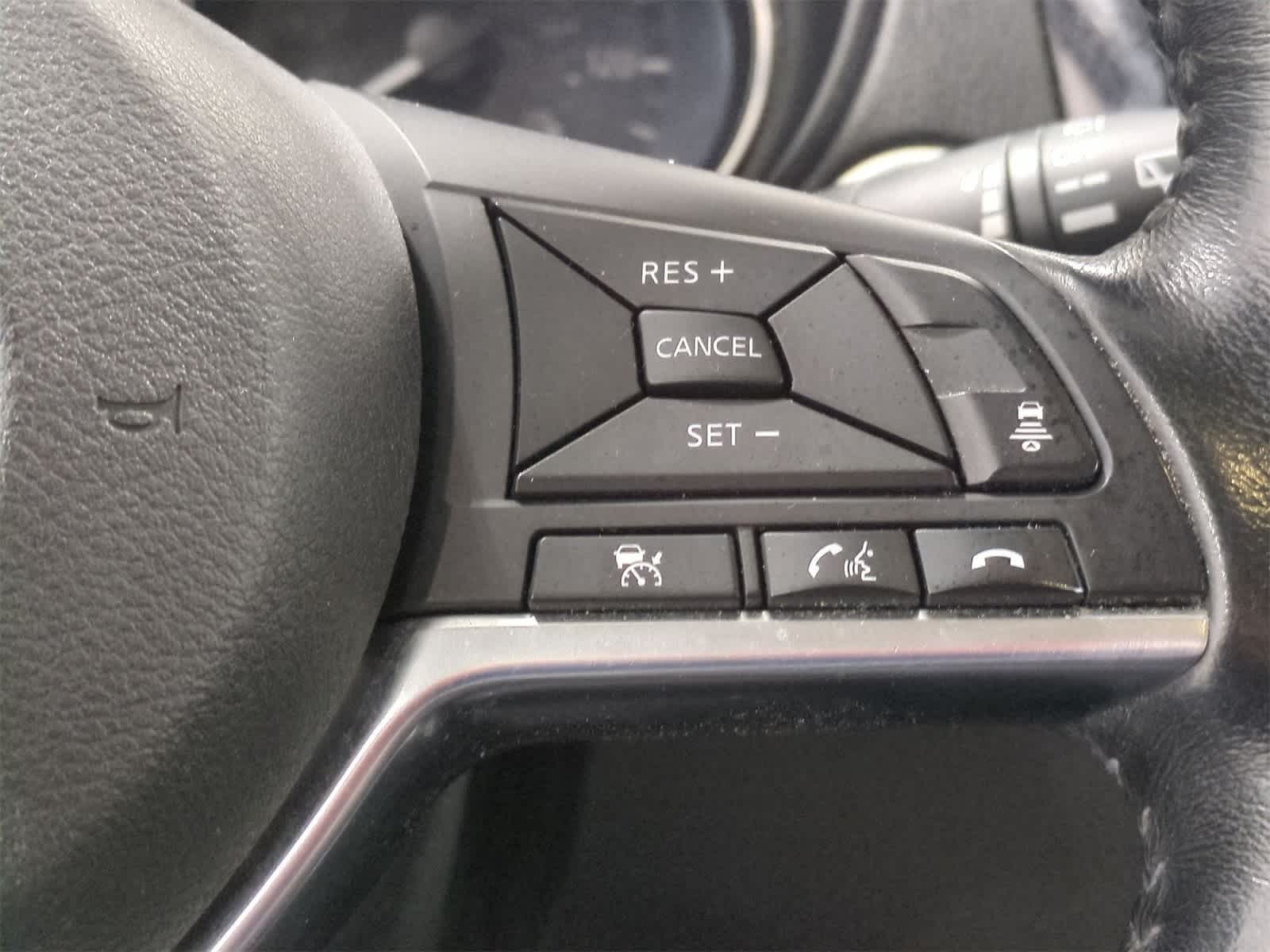 Thumbnail: 2018 Nissan Rogue Sport - 24