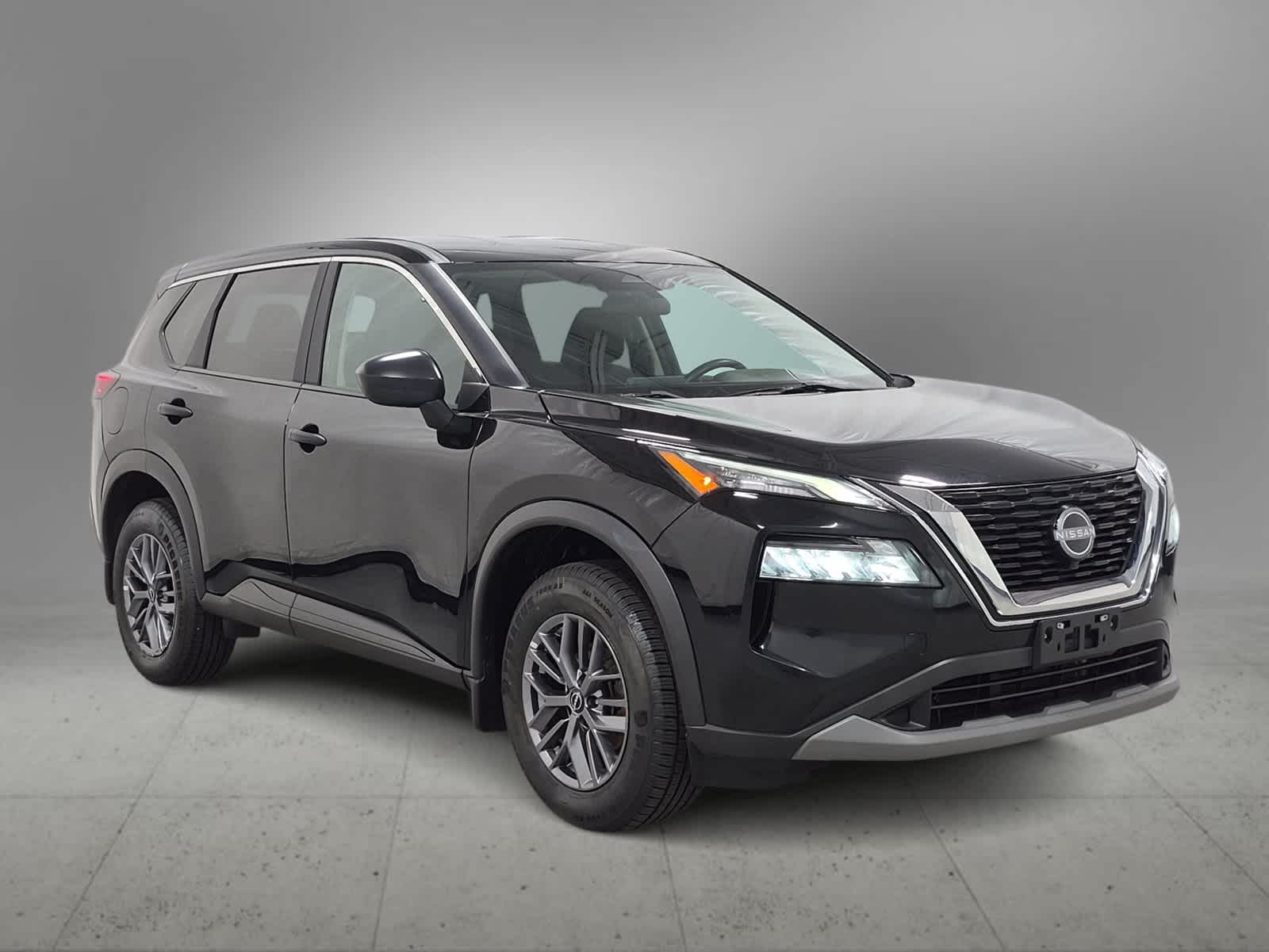 Used 2023 Nissan Rogue S with VIN 5N1BT3AB6PC900844 for sale in Farmington, MI