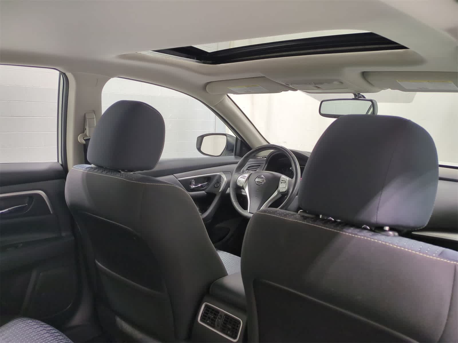 Thumbnail: 2016 Nissan Altima - 23