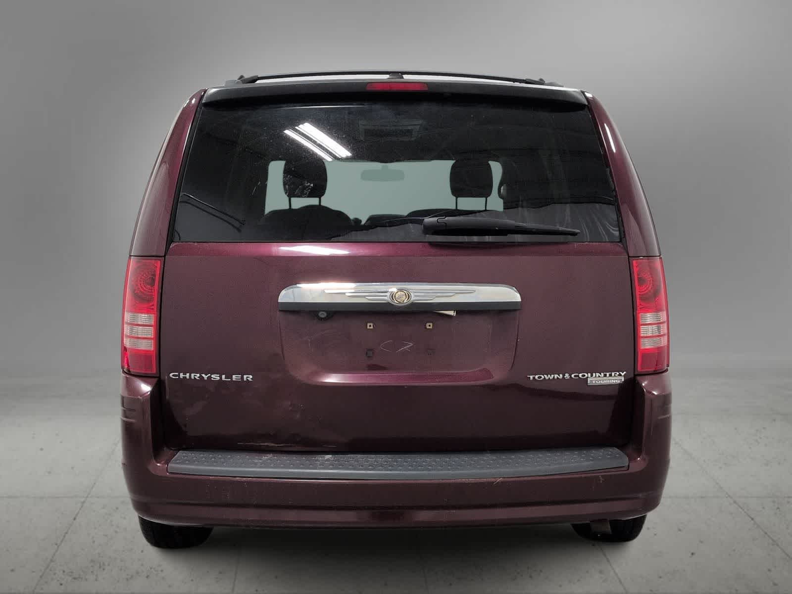 Thumbnail: 2009 Chrysler Town & Country - 7