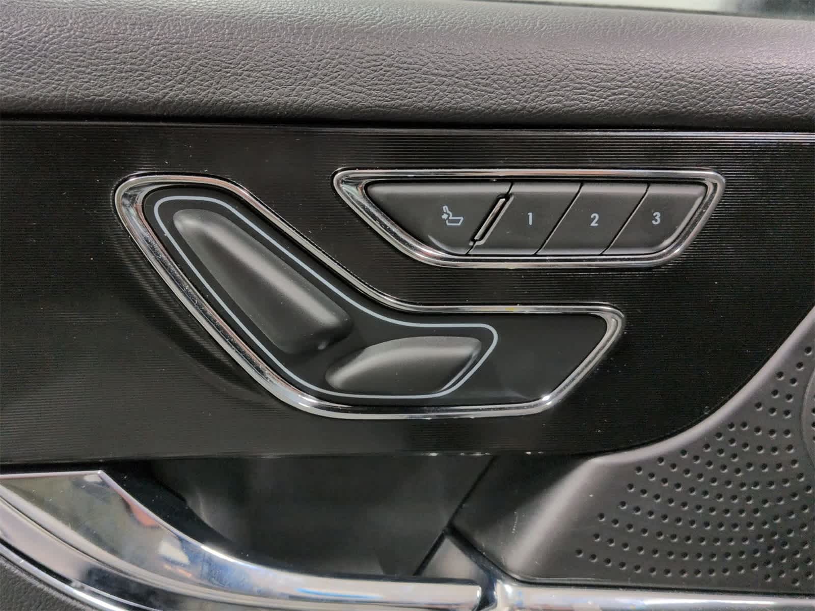 Thumbnail: 2023 Lincoln Corsair - 10