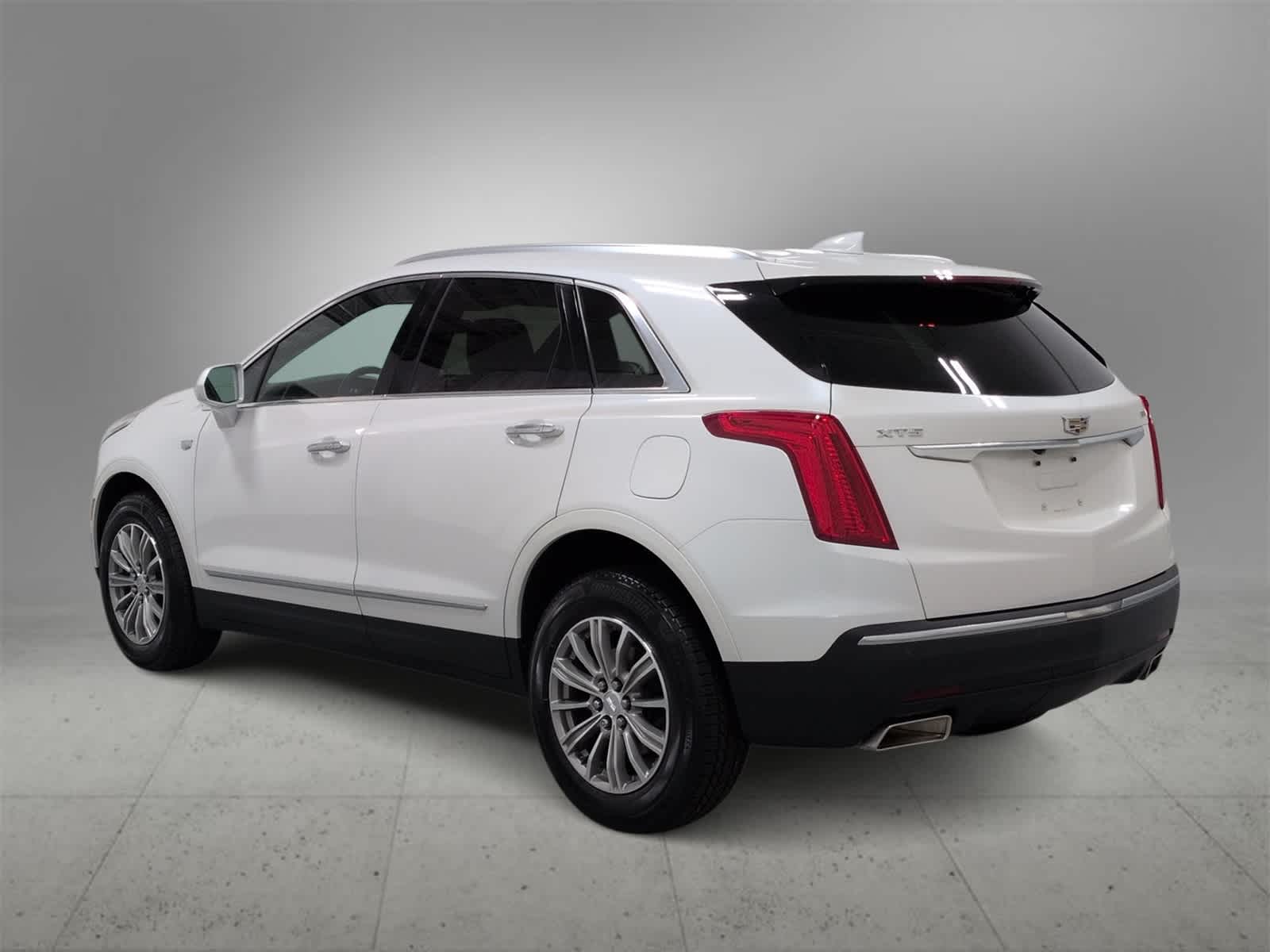 Thumbnail: 2017 Cadillac XT5 - 8
