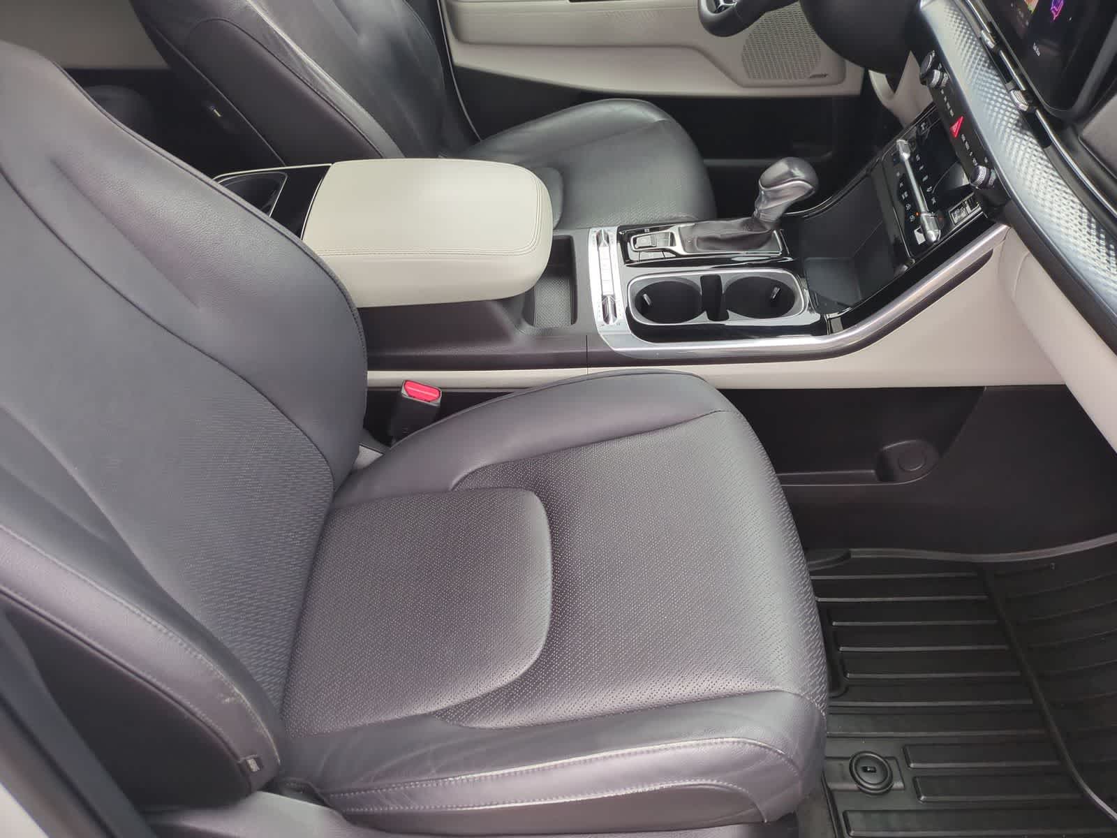 Thumbnail: 2023 Kia Carnival - 24