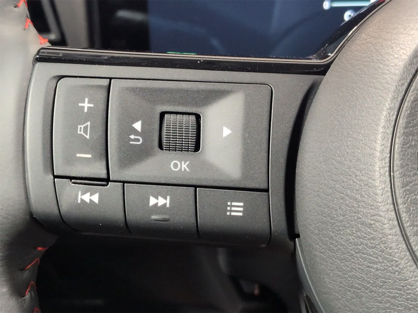 Thumbnail: 2025 Nissan Kicks - 25