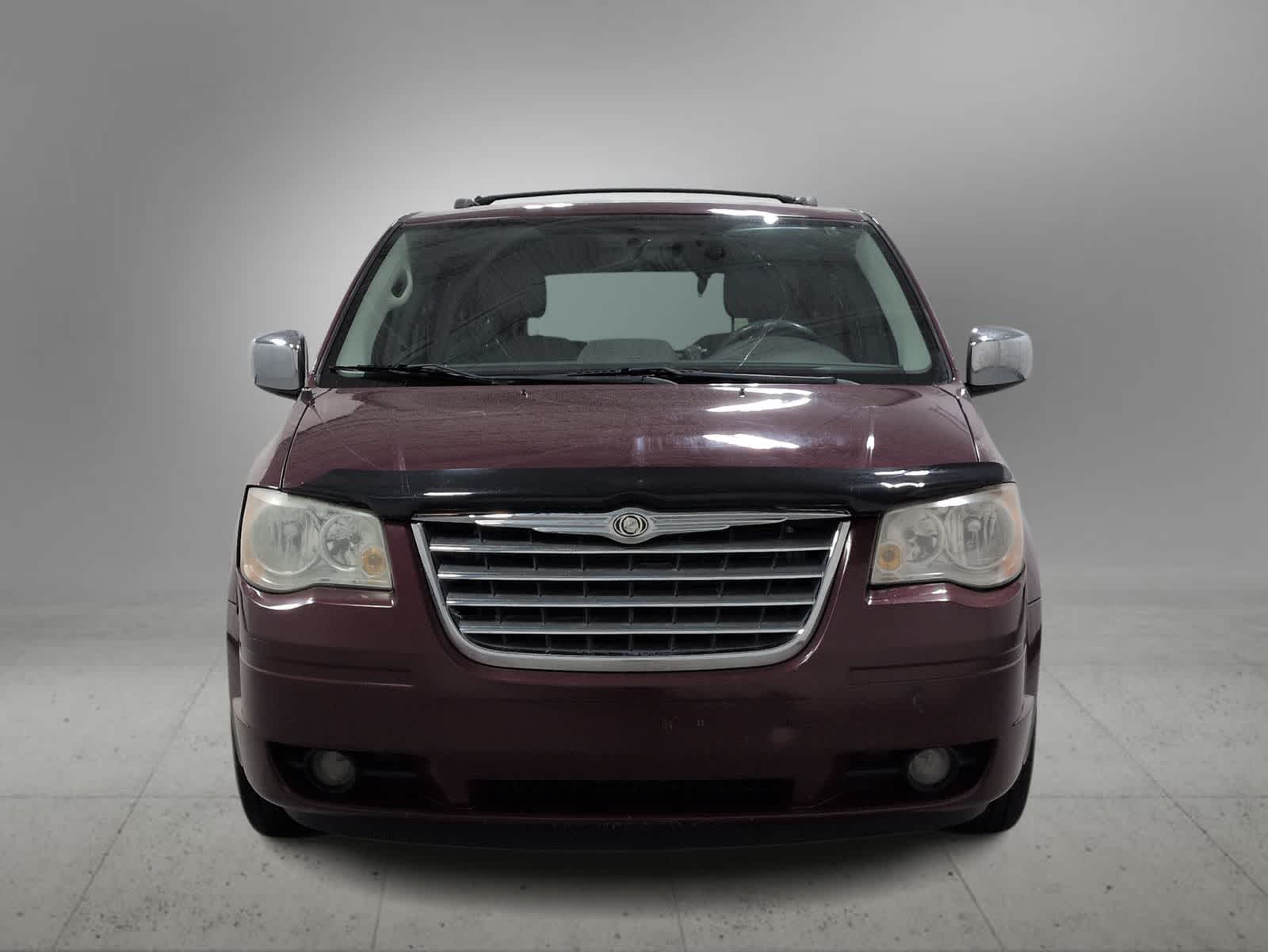 Thumbnail: 2009 Chrysler Town & Country - 3