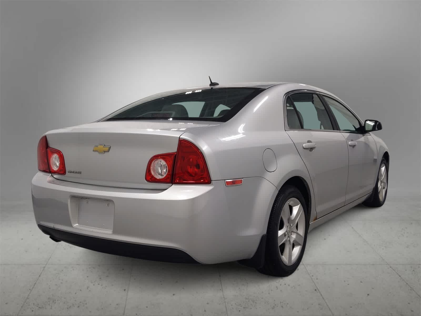 Thumbnail: 2011 Chevrolet Malibu - 8