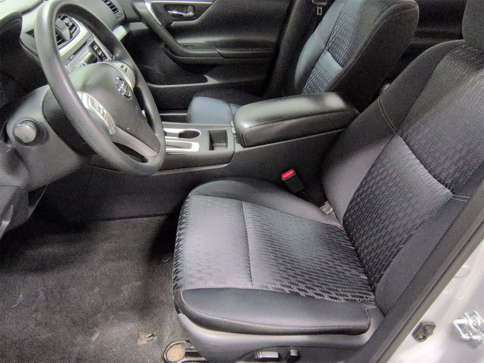 Thumbnail: 2017 Nissan Altima - 17