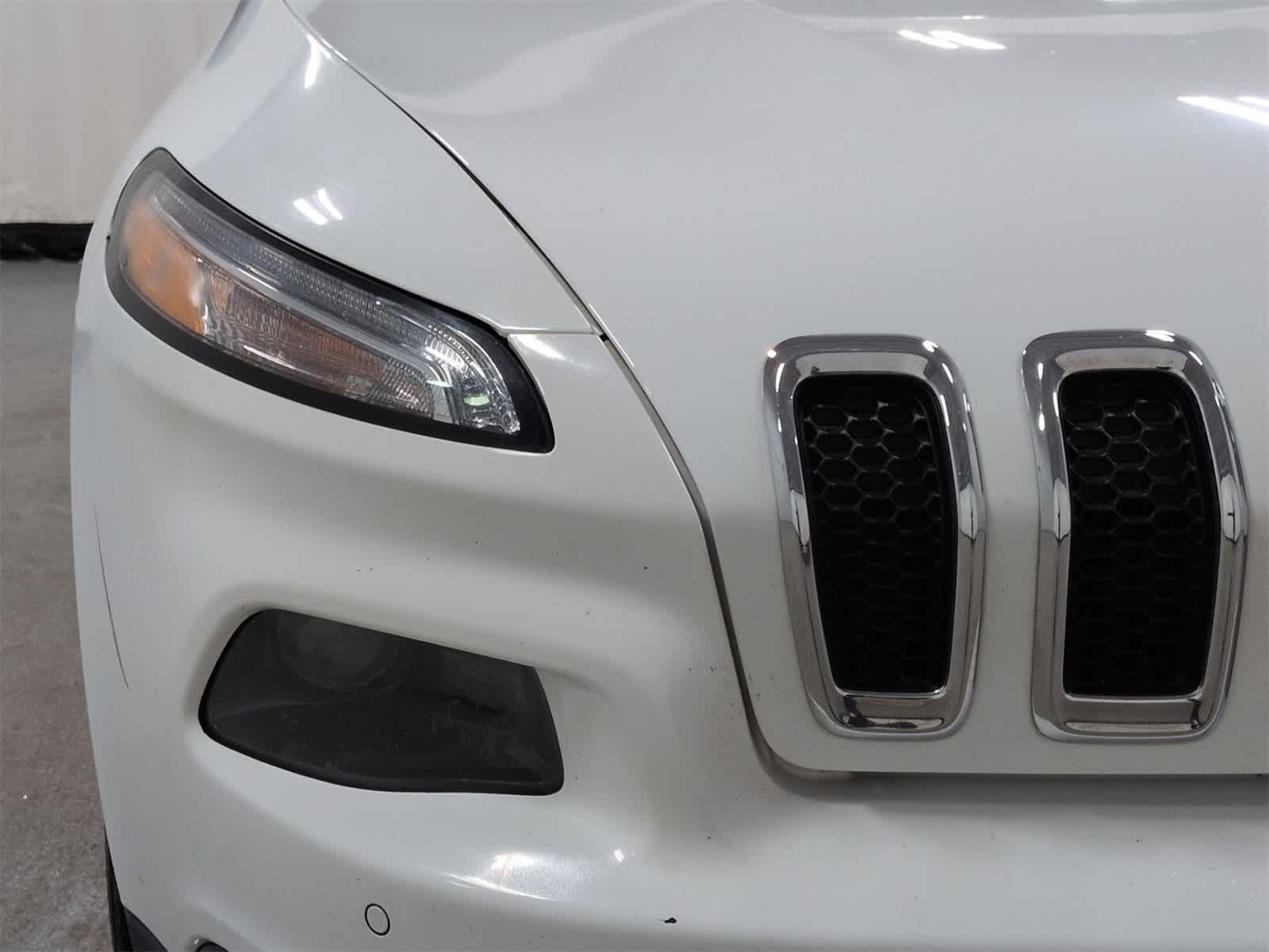 Thumbnail: 2016 Jeep Cherokee - 11