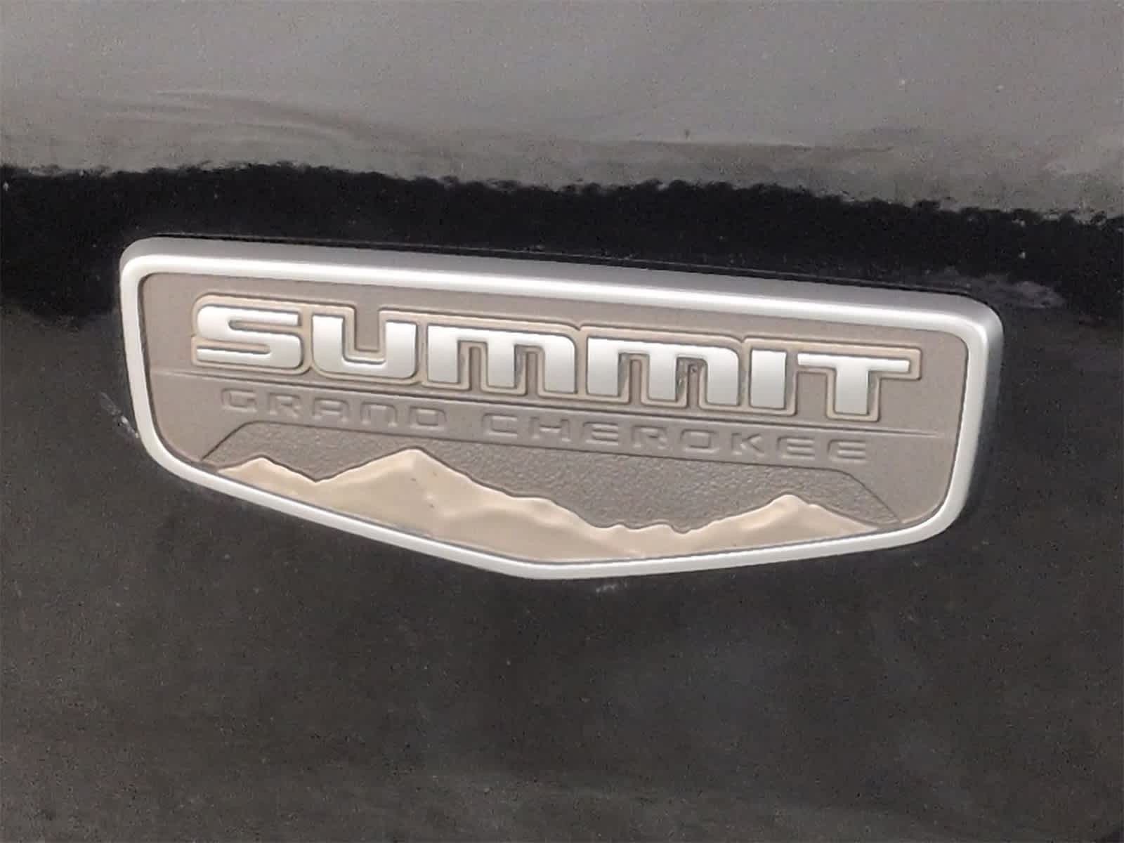 Thumbnail: 2017 Jeep Grand Cherokee - 13