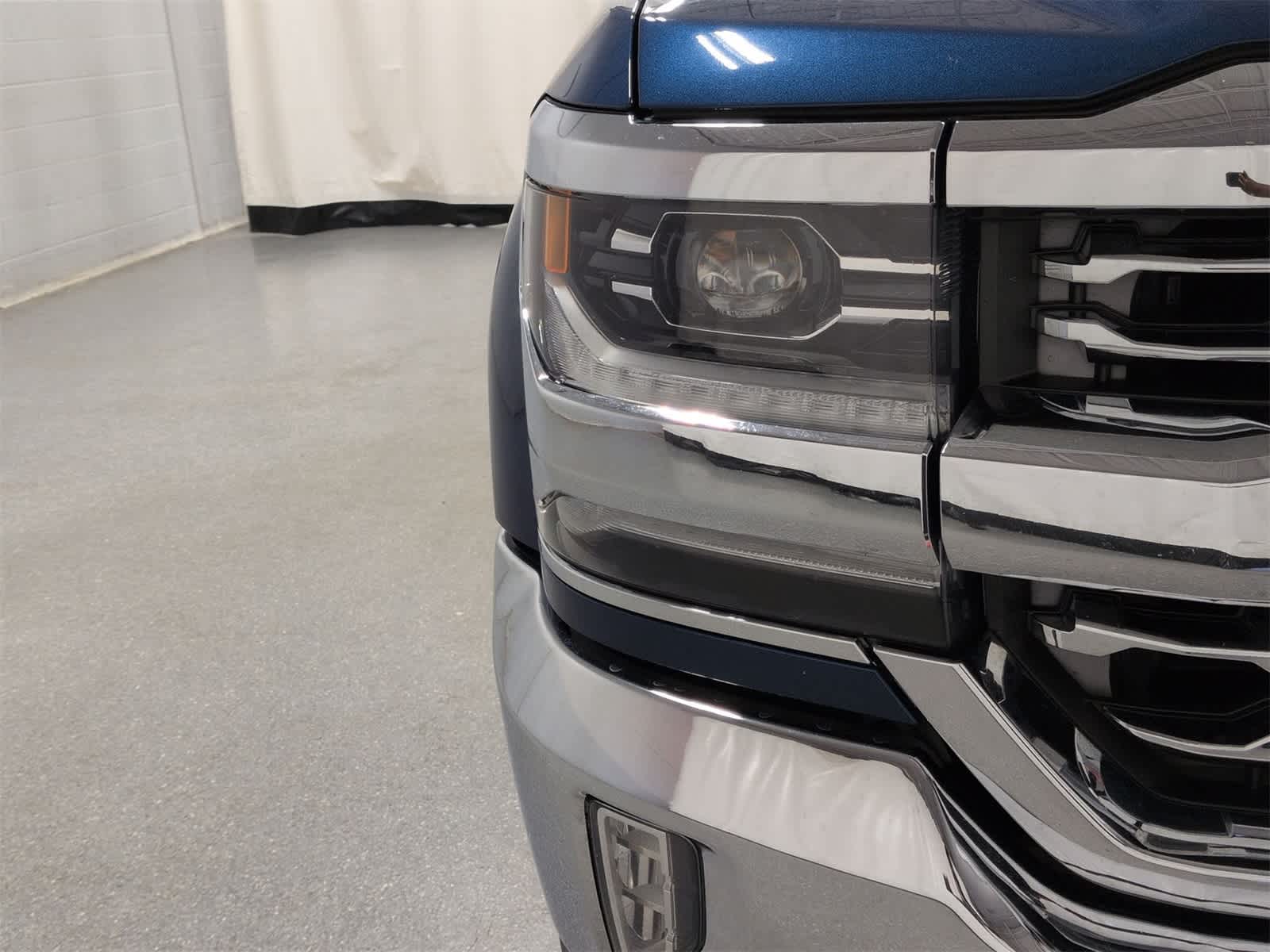 Thumbnail: 2017 Chevrolet Silverado 1500 - 11