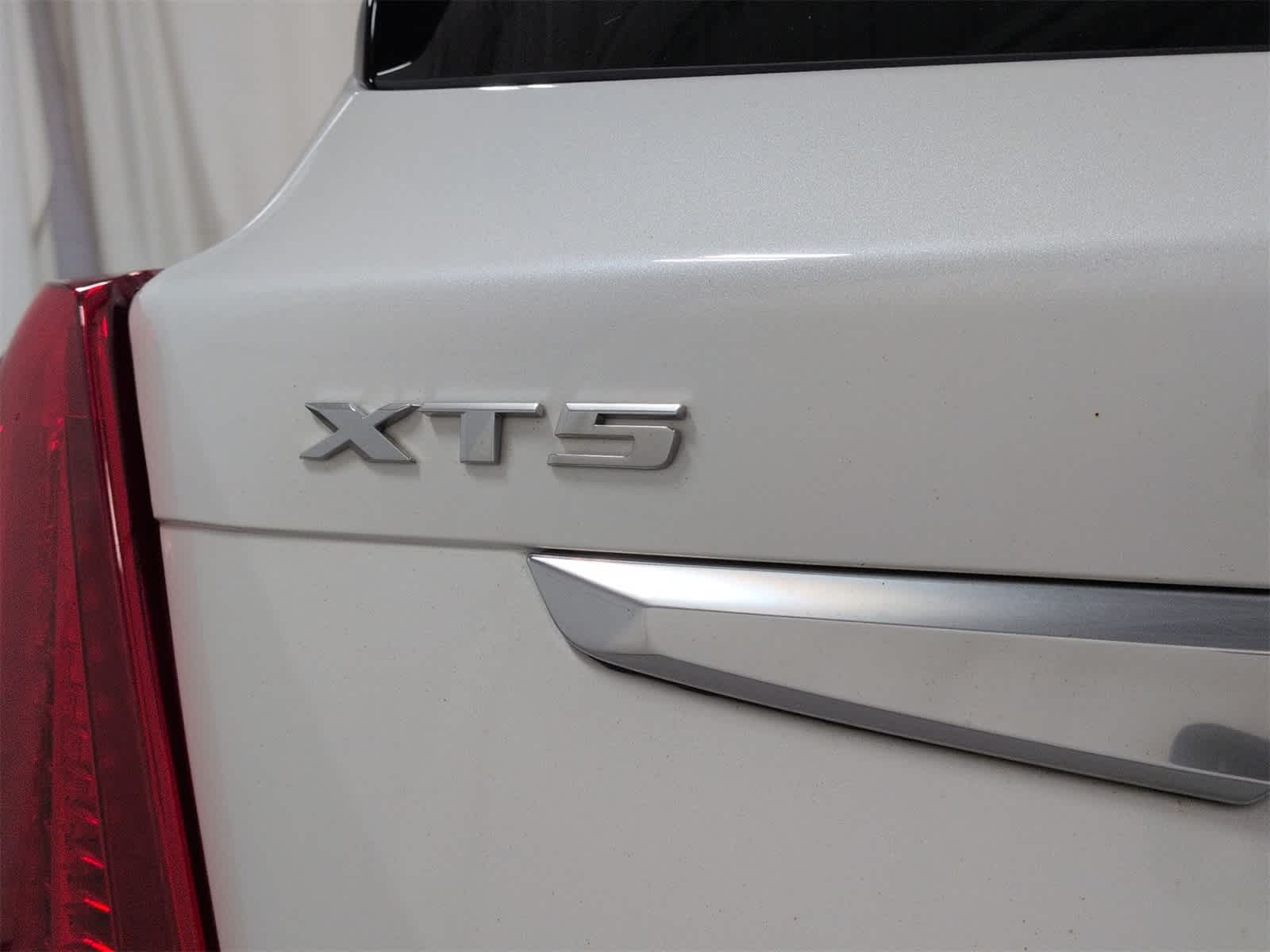 Thumbnail: 2017 Cadillac XT5 - 13