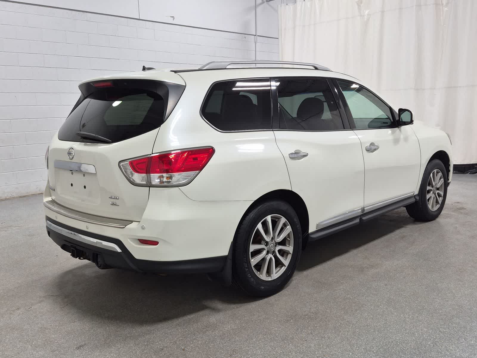 Thumbnail: 2015 Nissan Pathfinder - 14