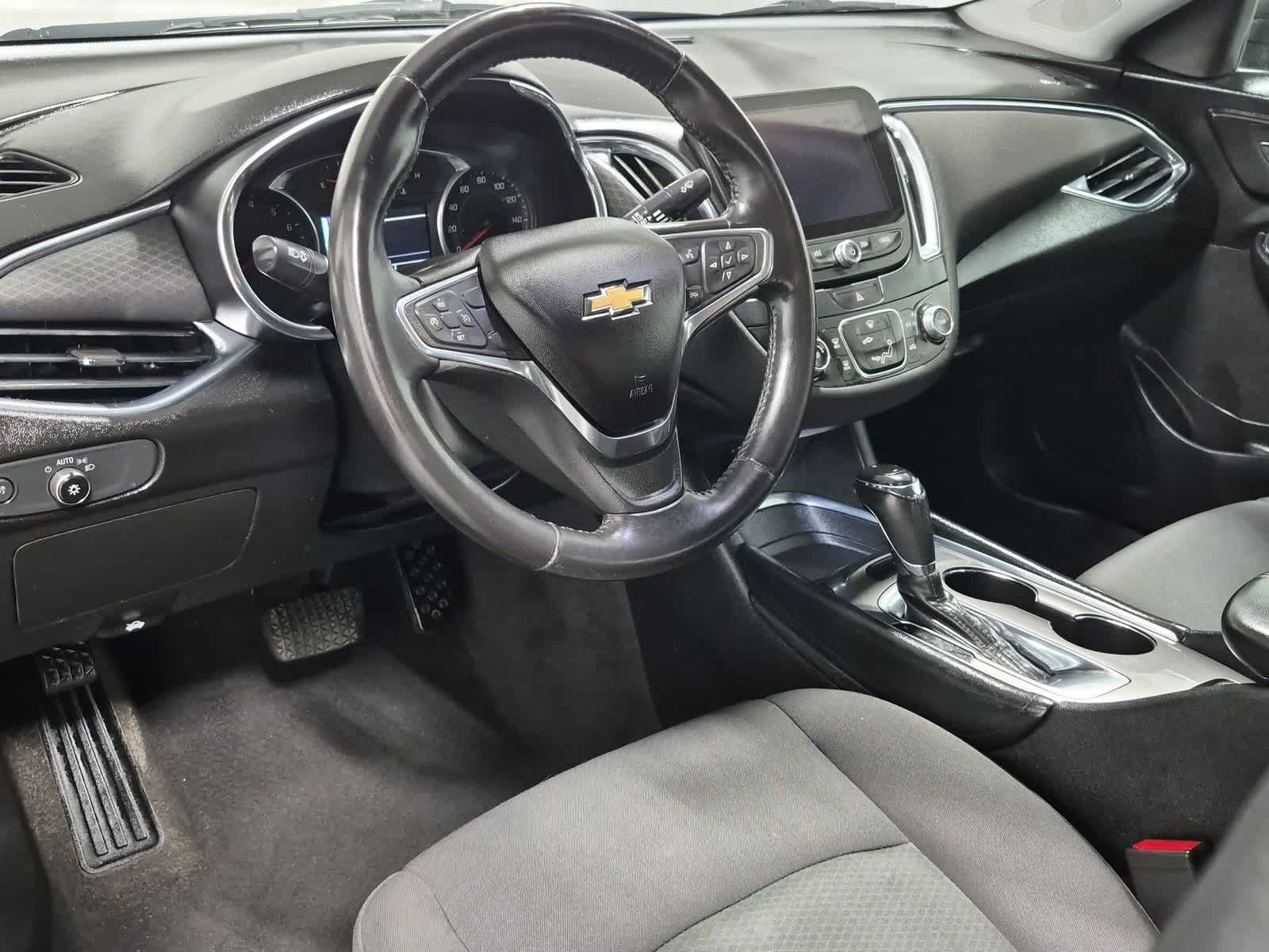 Thumbnail: 2018 Chevrolet Malibu - 10