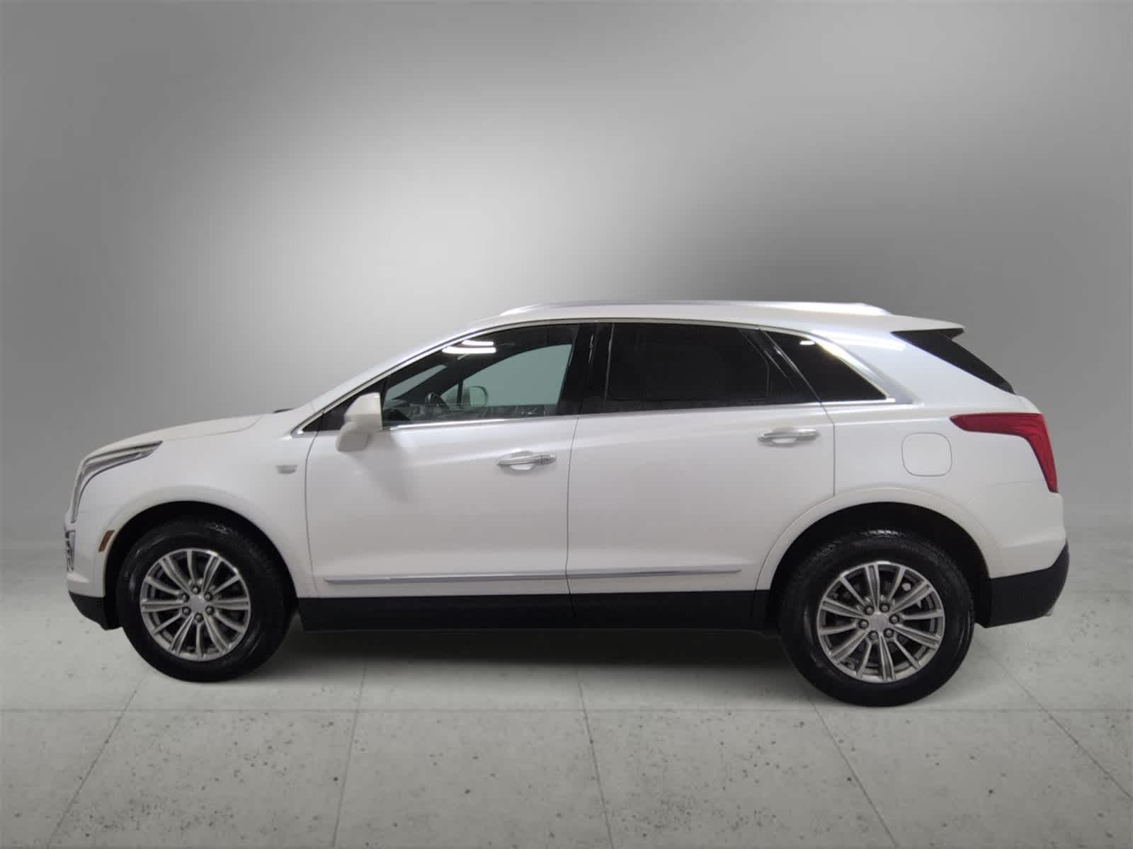 Thumbnail: 2017 Cadillac XT5 - 9