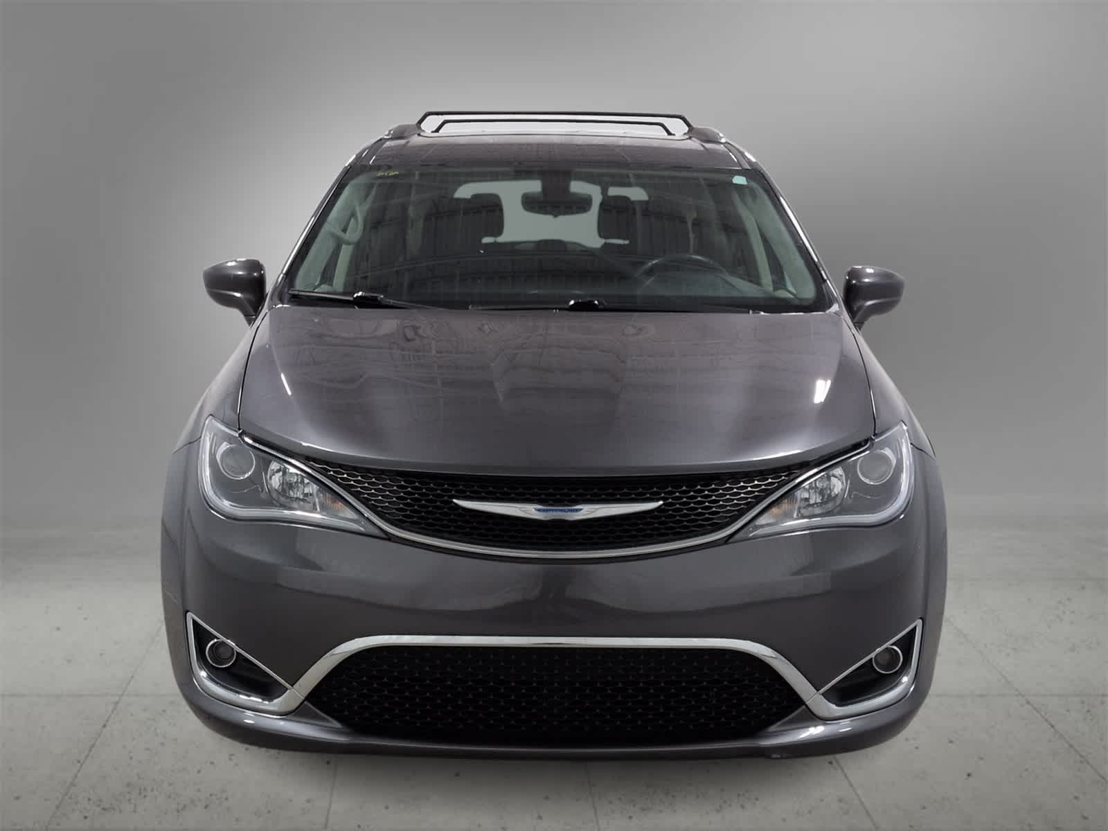 Thumbnail: 2018 Chrysler Pacifica - 3