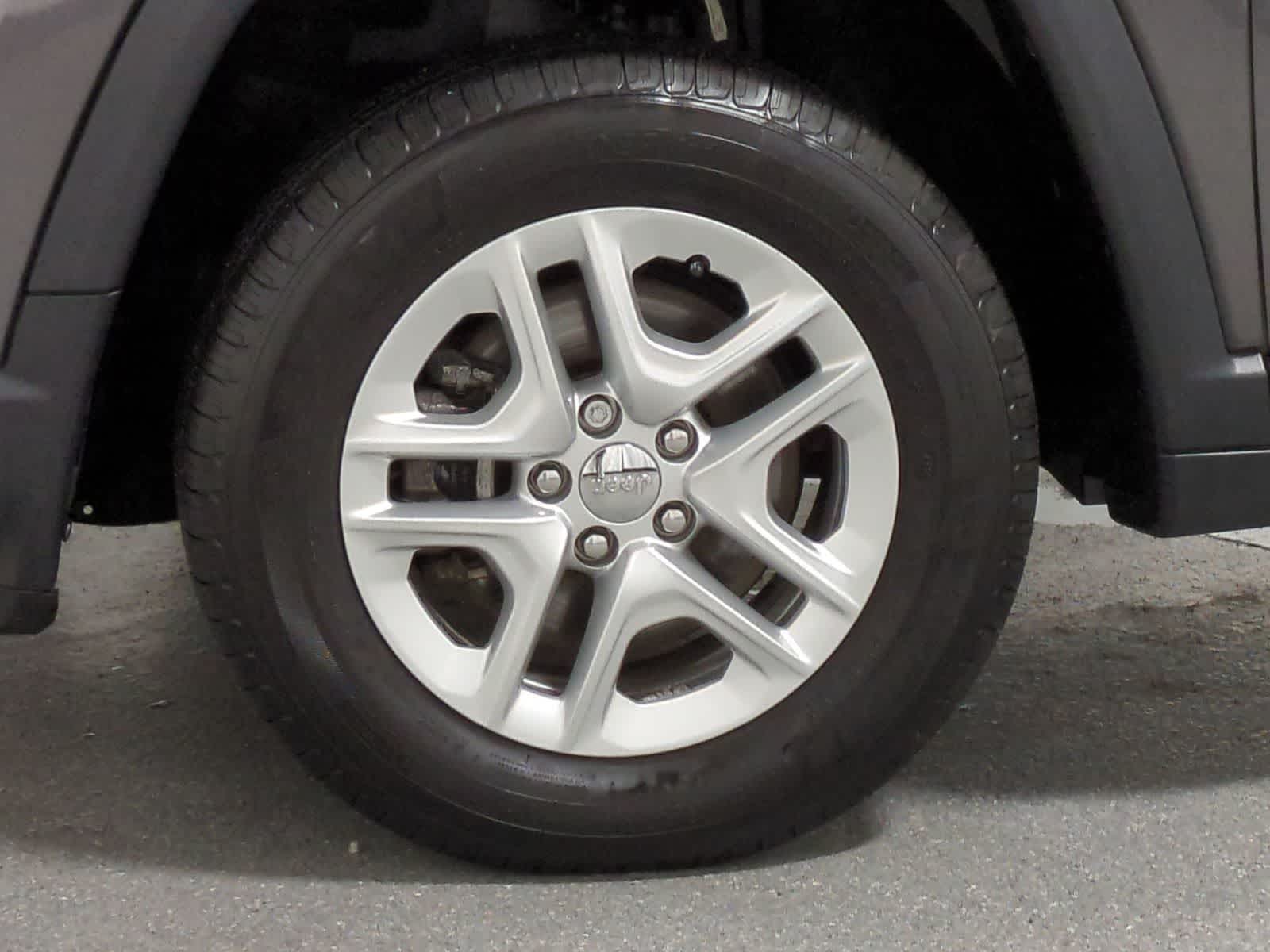 Thumbnail: 2018 Jeep Compass - 13