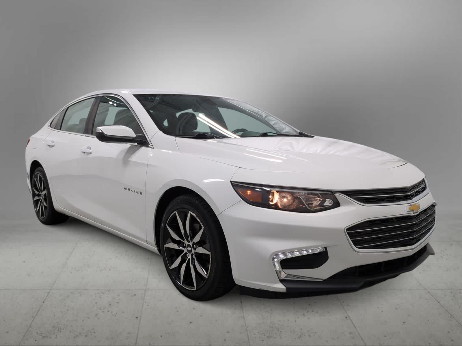 Used 2018 Chevrolet Malibu 1LT with VIN 1G1ZD5ST7JF294147 for sale in Farmington, MI