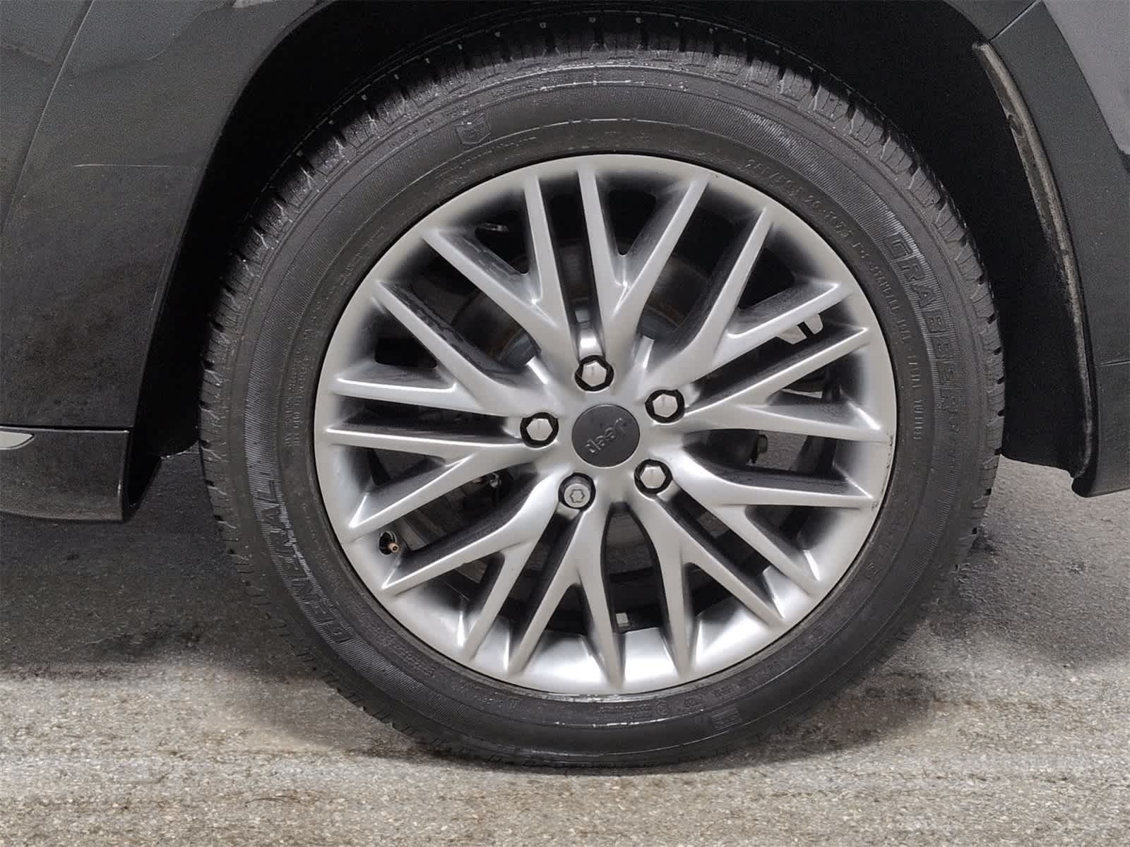 Thumbnail: 2017 Jeep Grand Cherokee - 14