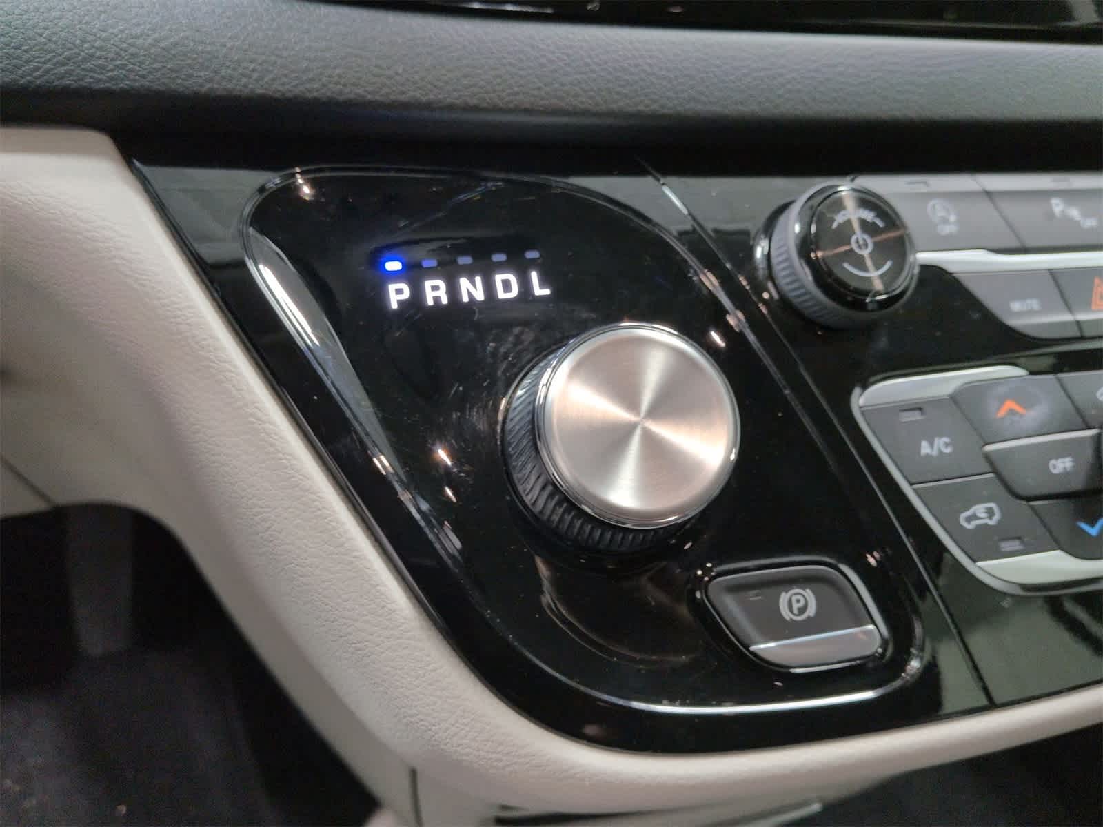 Thumbnail: 2018 Chrysler Pacifica - 32