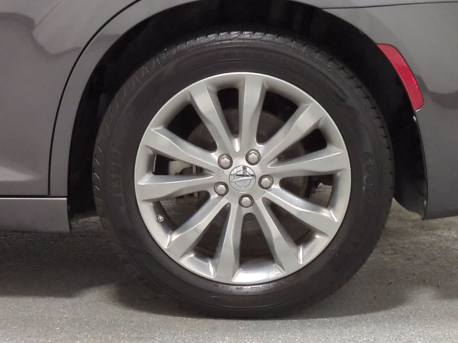 Thumbnail: 2022 Chrysler 300 - 13