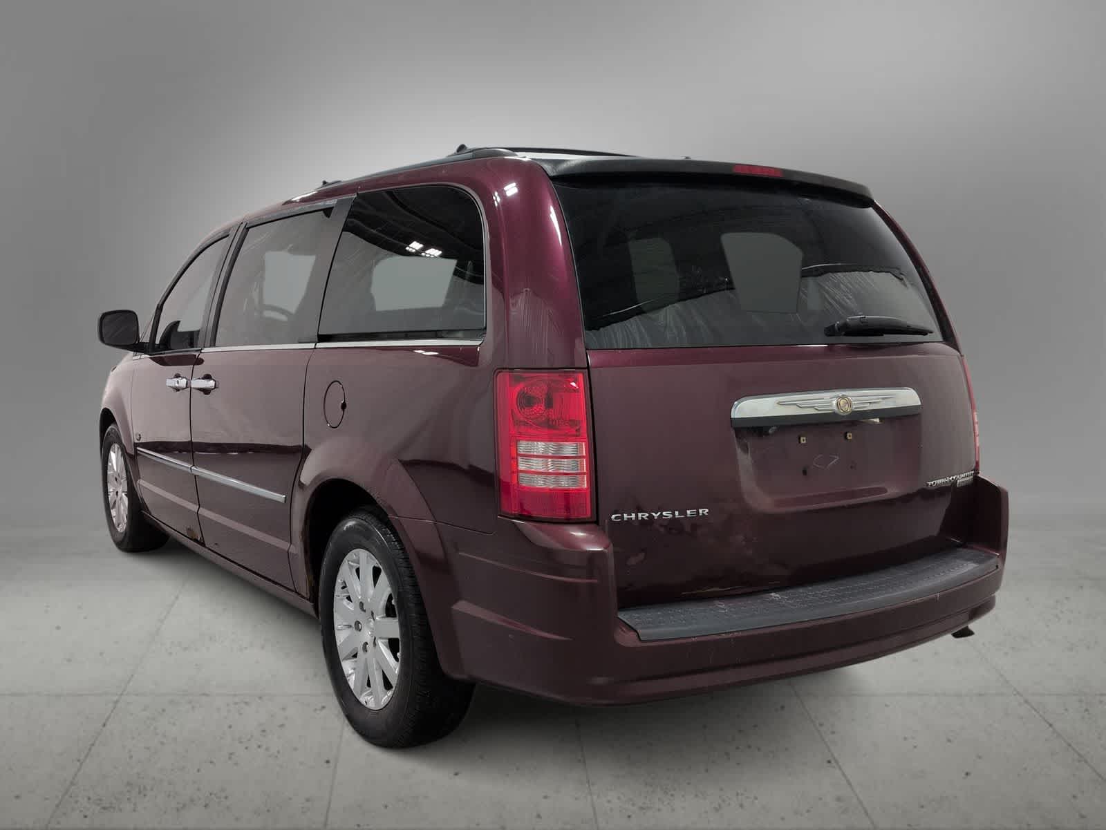 Thumbnail: 2009 Chrysler Town & Country - 6