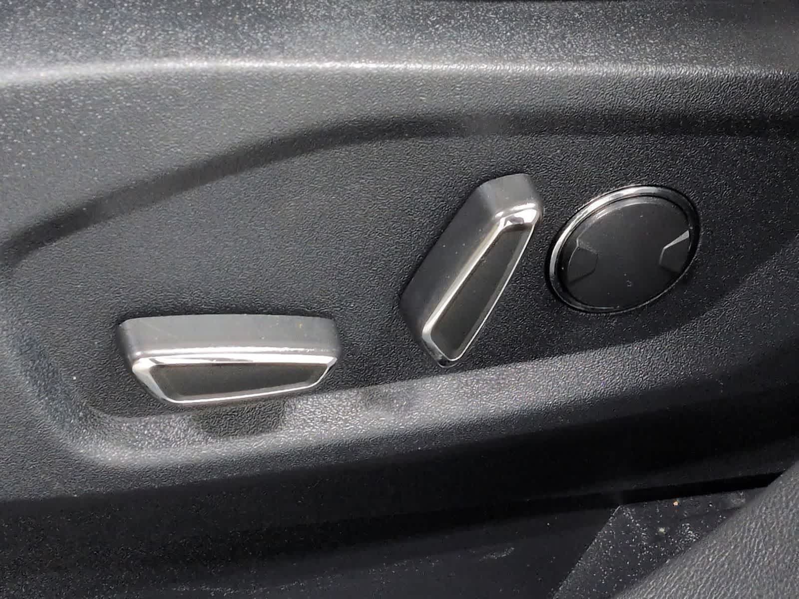 Thumbnail: 2017 Ford Edge - 17